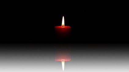 candle_light_shadow_reflection_29220_2560x1440